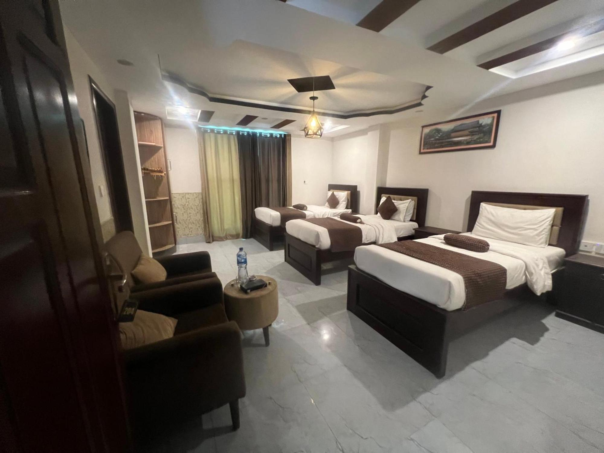 Hotel Birmingham Palace Kalam By Khan Familia Exterior photo